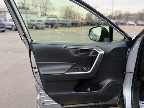 Used 2019 Toyota RAV4 LE image 10