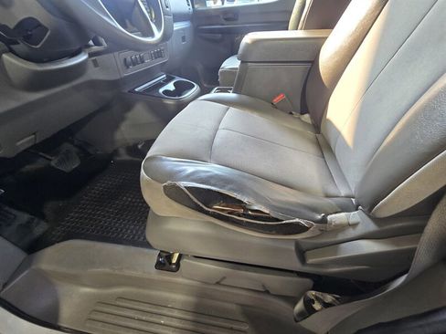Used 2019 Nissan NV 2500 SV image 11