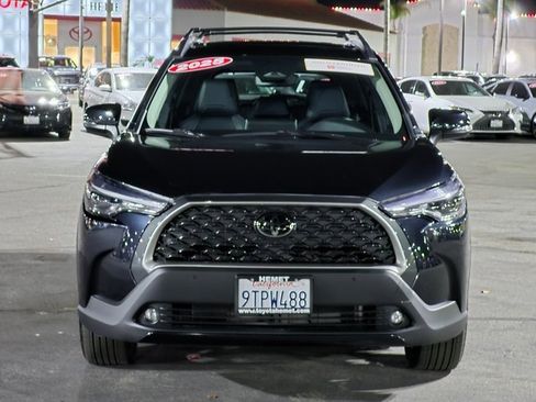 Used 2025 Toyota Corolla Cross XLE image 2