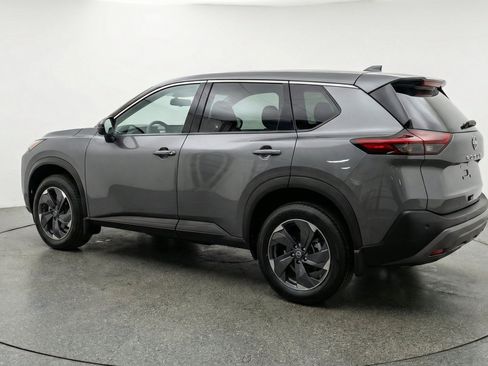 Used 2025 Nissan Rogue SV AWD/4WD image 6