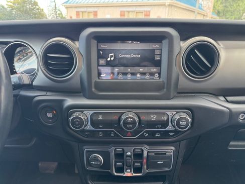 Used 2021 Jeep Gladiator Sport AWD/4WD image 14