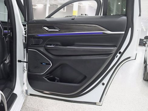 Used 2021 Jeep Grand Cherokee L Overland w/ Luxury Tech Group IV image 38