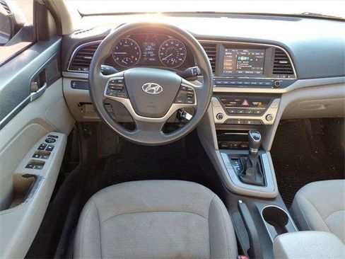 Used 2017 Hyundai Elantra SE image 9