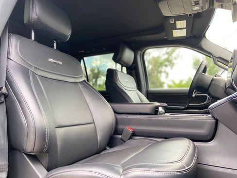 Used 2025 Ford Expedition Max Platinum w/ Stealth Performance Package AWD/4WD image 18