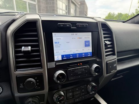 Used 2019 Ford F150 Lariat w/ Equipment Group 502A Luxury AWD/4WD image 28