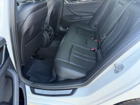 Used 2018 BMW 530e RWD image 11