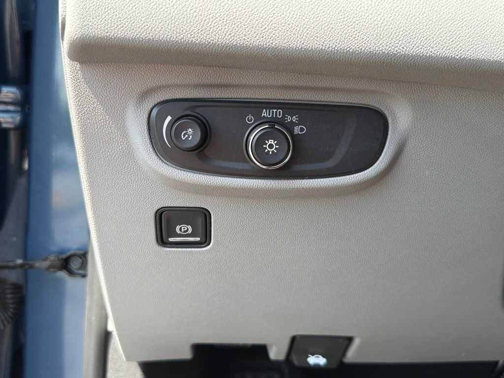 Used 2024 GMC Terrain SLE FWD image 13