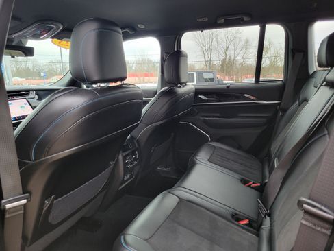 Used 2023 Jeep Grand Cherokee Trailhawk w/ Luxury Tech Group III image 18