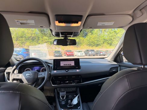 Certified 2026 Nissan Rogue SL AWD/4WD image 8