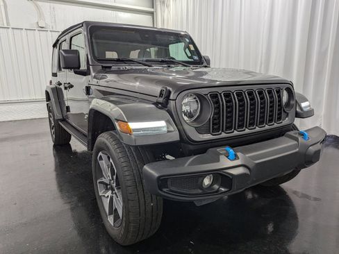 Used 2024 Jeep Wrangler Sport S image 4