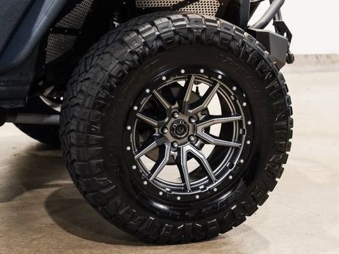 Used 2021 Jeep Wrangler Unlimited Rubicon AWD/4WD image 32