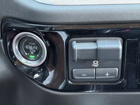 Used 2025 Chevrolet Silverado 1500 LT AWD/4WD image 19