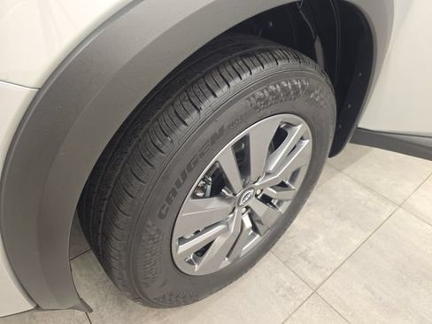 Used 2025 Nissan Pathfinder SV AWD/4WD image 40