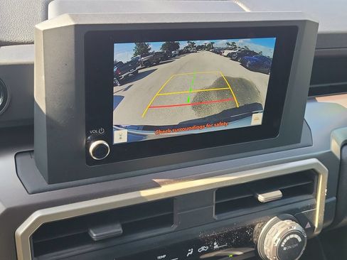Used 2025 Toyota Tacoma SR5 AWD/4WD image 15