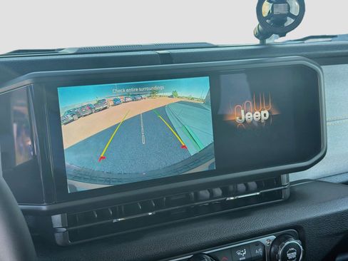 Used 2025 Jeep Wrangler Sport AWD/4WD image 21