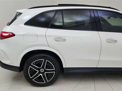 Used 2024 Mercedes-Benz GLC 300 4MATIC w/ AMG Line image 12