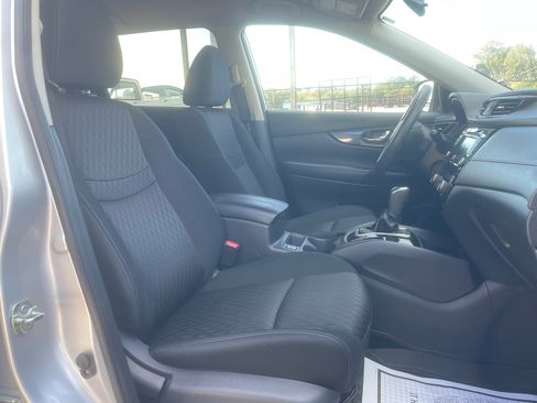 Used 2018 Nissan Rogue SV image 17