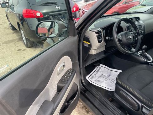 Used 2016 Kia Soul + image 17