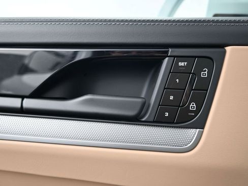 Certified 2026 Porsche Cayenne Coupe image 18