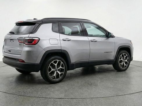 Used 2025 Jeep Compass Limited image 9