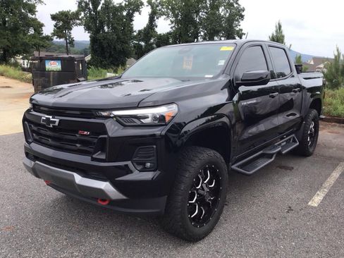 Used 2023 Chevrolet Colorado Z71 w/ Z71 Convenience Package 2 AWD/4WD image 2