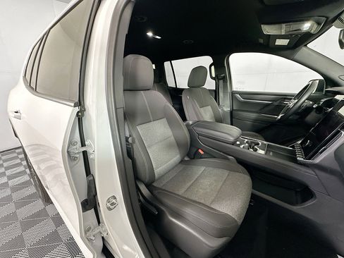 Used 2025 GMC Acadia Elevation image 33