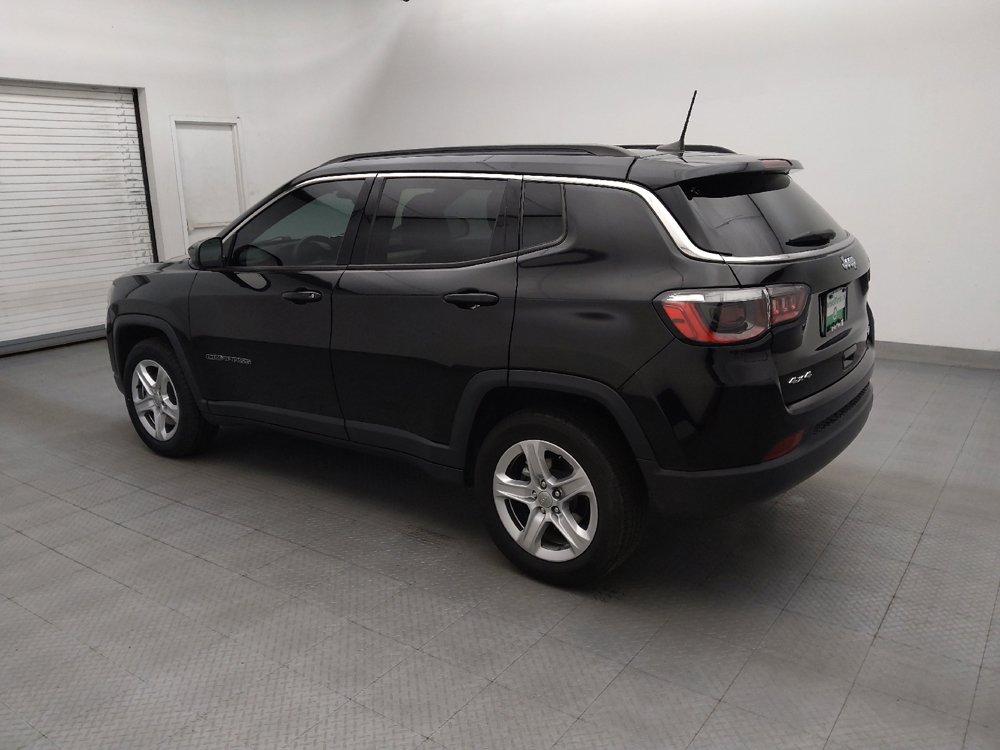 Used 2023 Jeep Compass Latitude w/ Convenience Group AWD/4WD image 3
