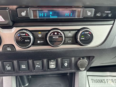 Used 2017 Toyota Tacoma Limited image 32