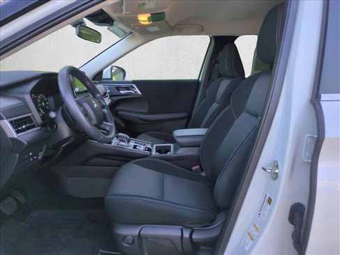 Used 2024 Mitsubishi Outlander ES image 15