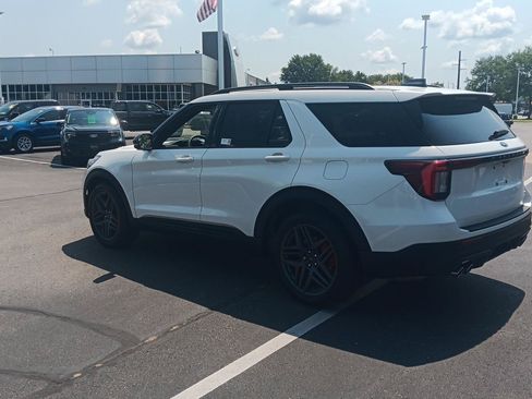 Used 2025 Ford Explorer ST AWD/4WD image 8