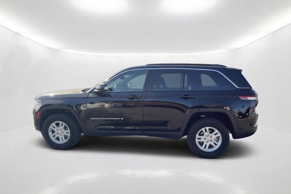 Used 2025 Jeep Grand Cherokee Laredo RWD image 9