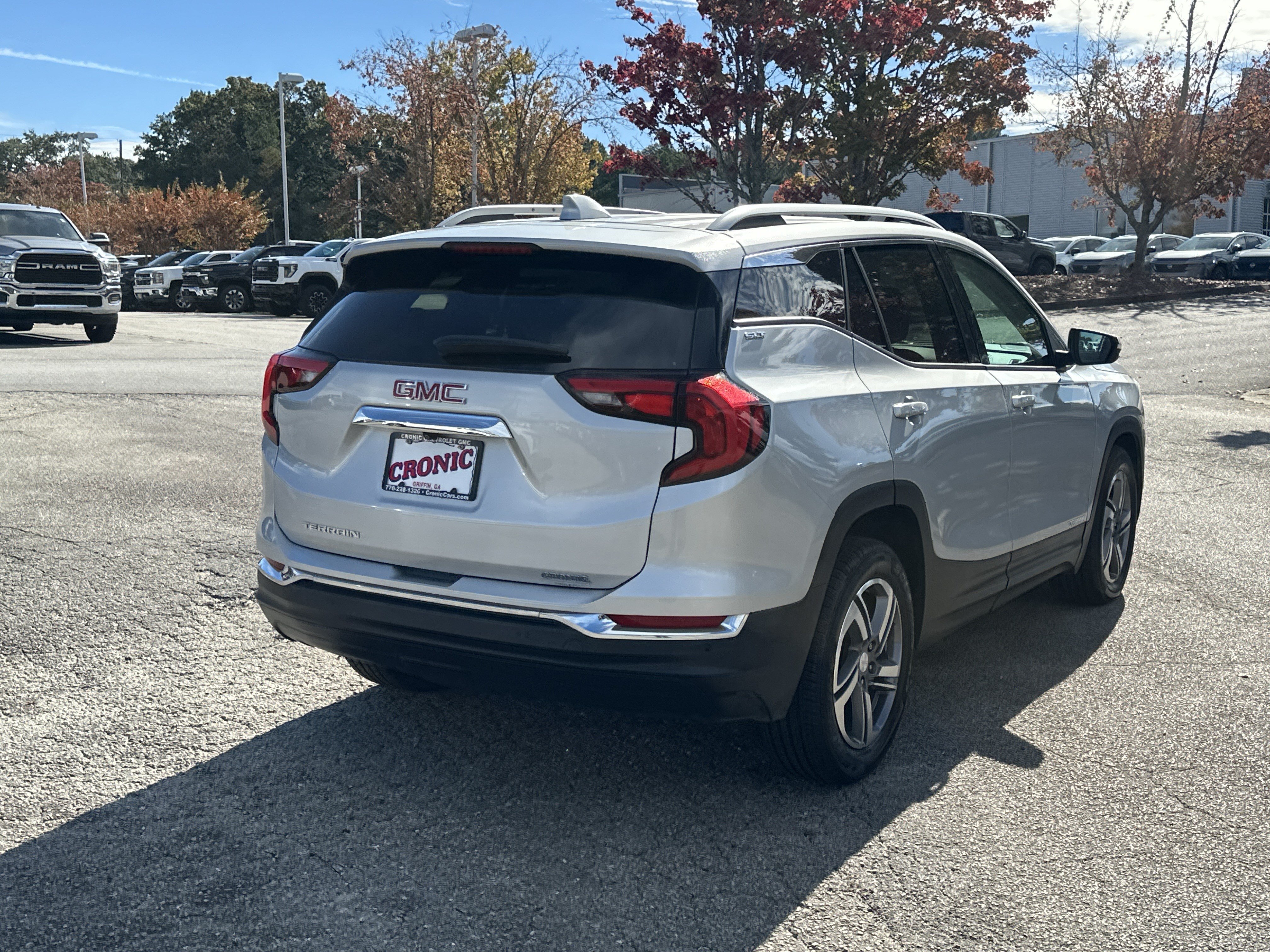 Used 2020 GMC Terrain SLT w/ Preferred Package FWD image 3