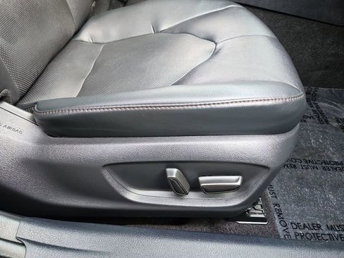 Used 2020 Toyota Camry XLE image 27