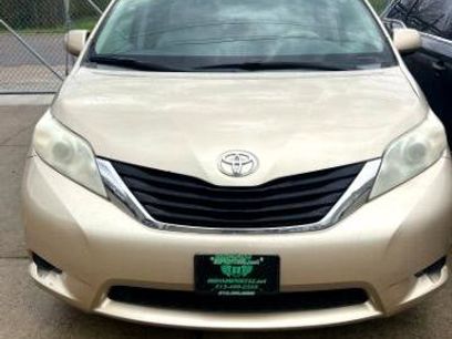 Used 2014 Toyota Sienna LE