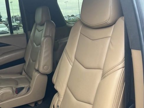Used 2020 Cadillac Escalade ESV Platinum image 12