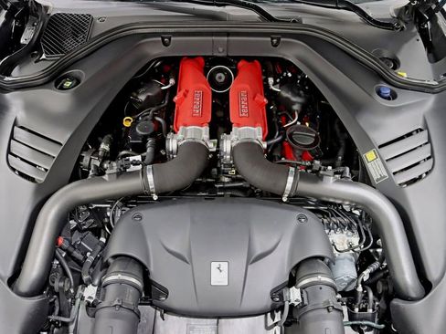 Used 2016 Ferrari California T image 31