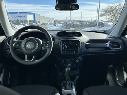 Used 2022 Jeep Renegade Latitude image 9