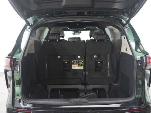 Used 2025 Toyota Sienna Platinum image 17