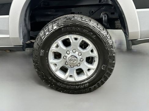 Used 2022 RAM 2500 Laramie w/ Chrome Appearance Group AWD/4WD image 33