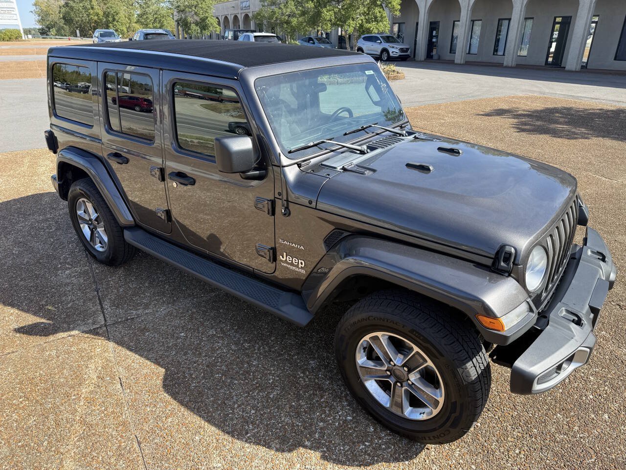 Used 2019 Jeep Wrangler Unlimited Sahara w/ Safety Group AWD/4WD image 2