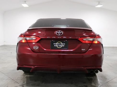 Used 2018 Toyota Camry SE image 9