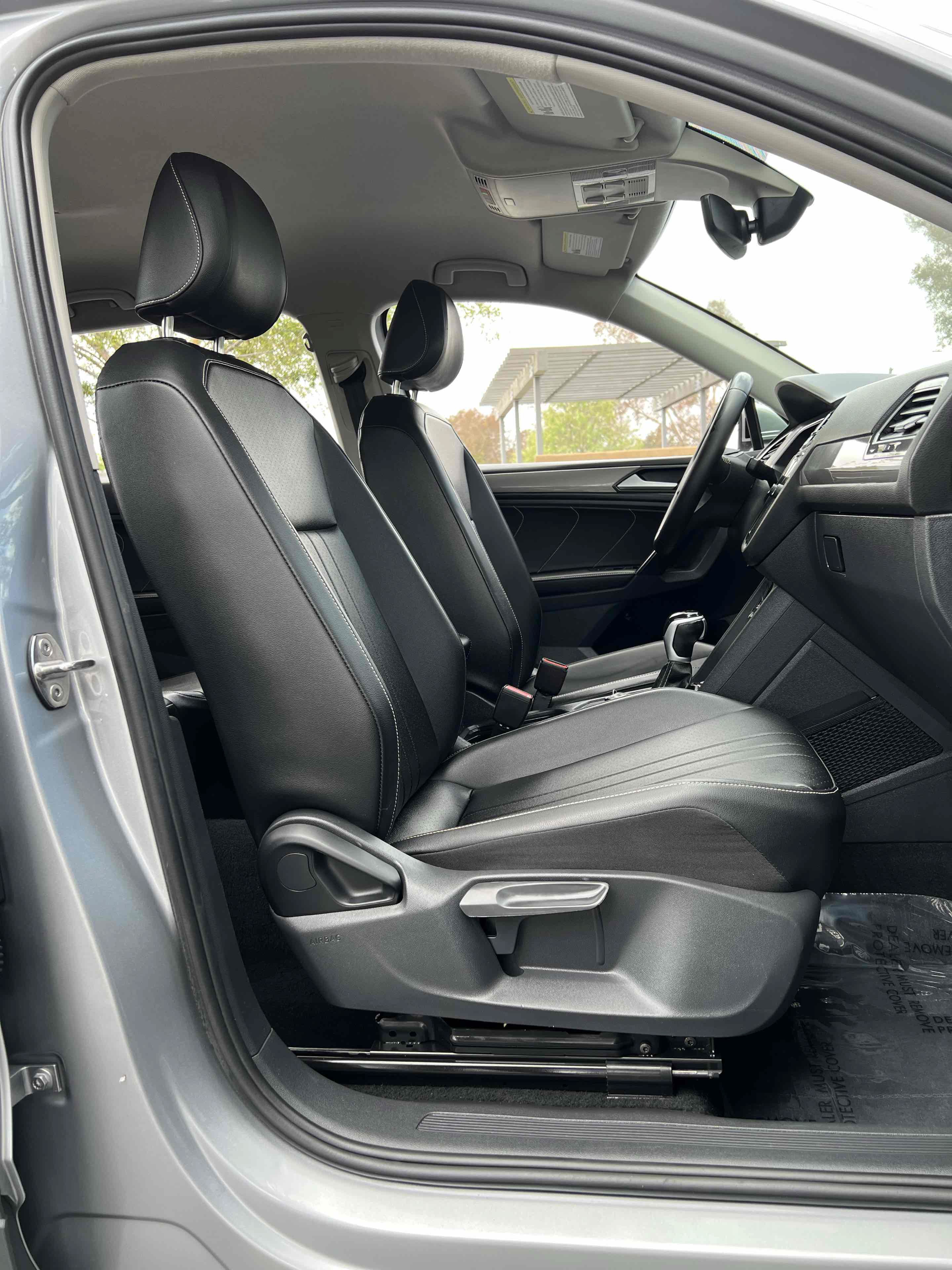 Used 2023 Volkswagen Tiguan SE FWD image 32