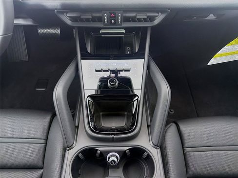 New 2026 Porsche Cayenne Coupe AWD/4WD image 20