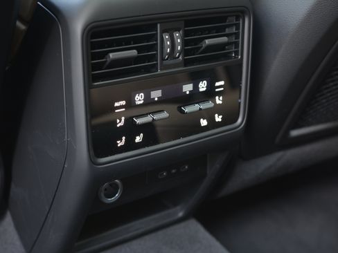 Certified 2026 Porsche Cayenne AWD/4WD image 31
