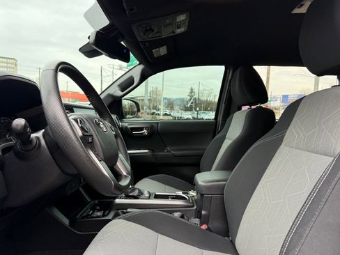 Certified 2022 Toyota Tacoma TRD Off-Road image 14