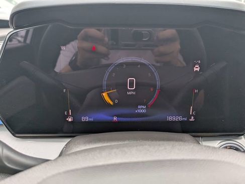 Used 2025 Chevrolet Trax LT FWD image 24