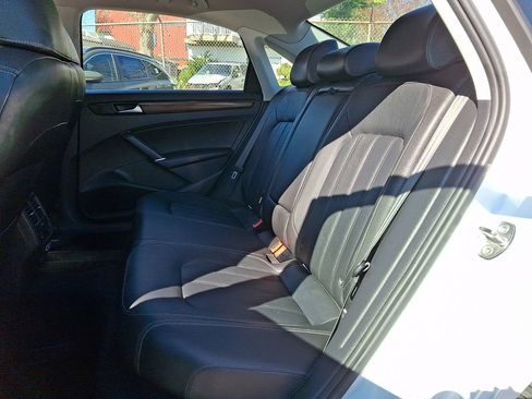 Used 2020 Volkswagen Passat 2.0T SEL FWD image 10