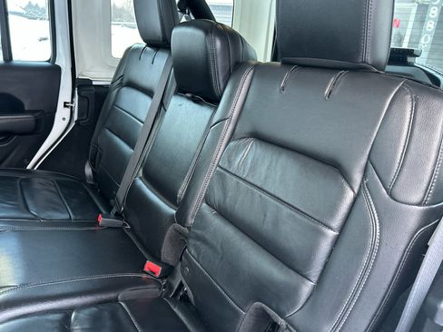Used 2018 Jeep Wrangler Unlimited Sahara image 22