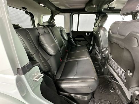 Used 2024 Jeep Wrangler Unlimited Sahara AWD/4WD image 27