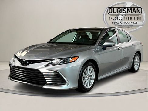 Used 2022 Toyota Camry LE image 2
